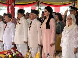 Terkini | ketua menteri sarawak hadir di rumah pm. Isteri Ketua Menteri Sarawak