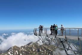 Si vous grimpez sur la nouvelle installation du pic du midi, mieux vaut ne pas avoir le vertige. En Images Dans Les Pyrenees La Saison Estivale Du Pic Du Midi De Bigorre Est Lancee