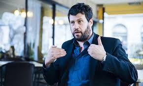 Róbert puzsér is a hungarian publicist, anchorman, editor, and social critic. A Fopolgarmesteri Szekrol Es Egy Hosszu Setaloutcarol Almodozik Puzser Robert Pestisracok