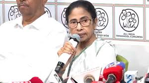 ममता बनर्जी का इस्तीफा देने से इनकार, अब राज्यपाल के पास क्या हैं विकल्प -  Mamata Banerjee refuses to send her resignation what option governor rn  ravi ntcppl - AajTak