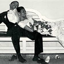 Michelle And Barack Obama Were Quintessential 90s Newlyweds In These Throwback Wedding Photos Michelle And Barack Obama Barack And Michelle Young Obama