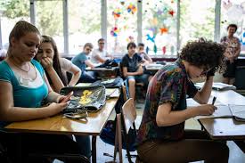 Souvent, l'enseignant peut considérer que des parents trop éloignés de la culture scolaire et ayant des réticences à venir à l'école sont « démissionnaires », ce qui est. Parler Du Harcelement A Votre Enfant Site Mondial De L Unicef