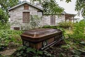 A Creepy Abandoned Funeral Home In Alabama Oc 1400x800