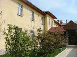 Everything is brand new, the hotel has excelent health facilities and service, it is close to the beach and has parking spaces. Hotel Privighetoarea Eforie Sud