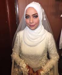 Kenal ke bersama fahrin ahmad dan isteri. Mia Ahmad Sah Disatukan Dengan Penjaga Gol Jdt