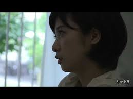 DVDを観る女性 Type2