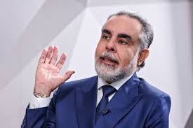 Exdirector de Memoria Histórica dice que detrás de decisión de Gustavo  Petro de nombrar 16 exjefes paras como gestores de paz hay cálculo político 