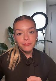 Medium Erica Hallman