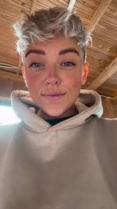 Amy Dalziel's Instagram, Twitter & Facebook