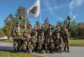 Romsdalsferie i kompani lauritzens fotspor. Tv 2 Klar Med Ny Kjendis Reality Disse Skal Vaere Med I Kompani Lauritzen Kampanje