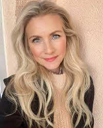 YOUR EYES ARE GORGEOUS