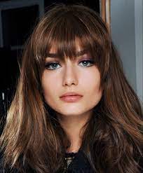 Bud Yaka Strizhka Z Podovzhenim Chubchikom Vidrazu Zh Zminyuyetsya A Zachiska Staye Bilsh Stilnoyu Ta Elegant Square Face Hairstyles Long Hair Styles Thick Hair Styles