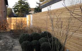 Rhomtrend Der Robuste Rhombus Sichtschutzzaun Aus Witterungsbestandigem Heimischen Larchenholz Individuell Sichtschutz Larche Sichtschutz Garten Sichtschutz