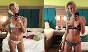 Lo scatto mette in risalto il suo fisico pazzesco. Federica Pellegrini Foto Fisico Mozzafiato Evidenziato Da Micro Bikini