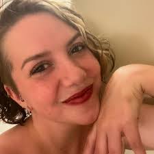 Tamara Connors's Instagram, Twitter & Facebook