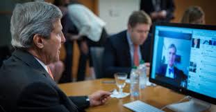 عاد اسم وزير الخارجية الأمريكي الأسبق جون كيري للأضواء، حيث ارتبط بملف التسريبات الخاصة بوزير الخارجية الإيراني الحالي محمد جواد ظريف، وهو ما دفع عدد من رموز. Ø£Ù‡Ù… ØªØºØ±ÙŠØ¯Ø§Øª ÙˆØ²ÙŠØ± Ø§Ù„Ø®Ø§Ø±Ø¬ÙŠØ© Ø¬ÙˆÙ† ÙƒÙŠØ±ÙŠ ÙÙŠ Ø¹Ø§Ù… 2014