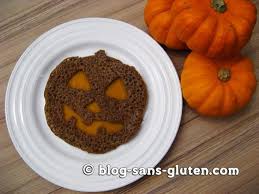 Un Empilement De Mini Citrouilles D Halloween Et Un Jack O Lantern Detourne Sous La Forme D Un Sandw Recettes Halloween Recettes Halloween Sans Gluten Galette