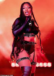 Megan thee stallion is slated to perform at a number of music festivals this summer, including lollapalooza , rolling loud miami , afro nation portugal, bonnaroo, and parklife. Megan Thee Stallion Twerks On Stage At Red Rocks Unpaused In Colorado Aktuelle Boulevard Nachrichten Und Fotogalerien Zu Stars Sternchen