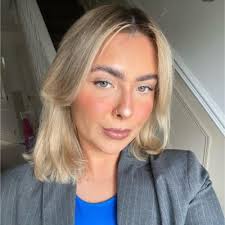 This is Aisling Murphy's First class who lined up in a guard of honour for  their beloved teacher whom they idolised.❤❤❤❤