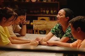 Orang kaya baru the siblings, tika, duta, and dodi are used to live in mediocre families. Resensi Film Orang Kaya Baru