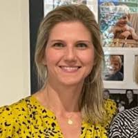 100+ perfiles de «Adey»