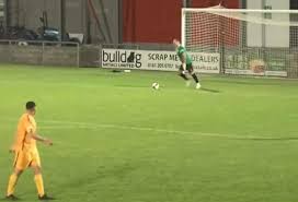 Folositi sagetile pentru a juca acest joc online foarte distractiv. Video Incredibil Asa Se MarcheazÄ Un Gol Cu Capul Din Propria JumÄtate De Teren