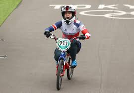 Asked whether she was an oasis fan, she. 0zy N1f2qhos5m