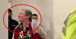 Mirela vaida a fost atacată din nou, de aceeași femeie care a aruncat cu o piatră spre ea în luna martie a acestui an. PanicÄƒ La Antena 1 Mirela Vaida A Fost AtacatÄƒ Din Nou La Emisiune De Aceeasi Agresoare MÄƒ Simt UrmÄƒritÄƒ Peste Tot AmeninÈ›atÄƒ