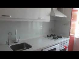 Farklı modeller ve naturel renkler ile mutfaklarınızda vurguyu direk olarak bu bölgeye verebilirsiniz. Tezgah Arasi Cam Montaji Mutfak Tezgah Arasi Cam Panel Kurulum Istanbultezgaharasicam Com Youtube