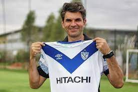 Noticias, fotos, videos, datos, estadísticas del torneo de fútbol y eventos. Mauricio Pellegrino Officially Presented As Velez Sarsfield Manager Onefootball