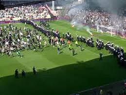 Derby im allianz stadion mit einem enormen aufgebot der polizei die für die sicherheit sorgen. Derby Rapid Austria Abgebrochen Oesterreich Orf At