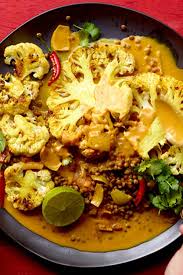 Envie De Manger Veggie Mais Pas Beaucoup D Inspi Laissez Vous Tenter Par Ce Curry De Legumes Plein De Gout Et Del Lekker Eten Vegetarische Maaltijden Linzen