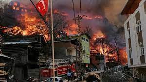 Çıkan yangında köy evleri de etkilendi. Artvin De Bir Koyde Cok Sayida Eve Sicrayan Yangin Buyuk Oranda Kontrol Altina Alindi