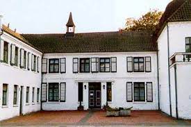 Ein hof ist an dieser stelle schon für 1294/95 bezeugt, das heutige herrenhaus an der niers geht auf ein einfaches haus des 18. Haus Golten Zwischen Geldern Und Pont Haus Golten Stadt Geldern