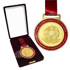Medalhas personalizadas para todas as modalidades de competicoes, medalhas esportivas e de campeonatos, em diversos modelos e materiais. Medalhas Personalizadas Medalha Com Banho Dourado Medalha Personalizada Medalha Honra Ao Merito Medalha Promocional Medalhas Estojo Personalizado