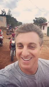 Manoela não é a primeira namorada do filho mais velho de luciano huck e. Luciano Huck Anda De Moto Sem Capacete E Leva Bronca Do Detran Jovem Pan