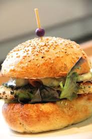 Burgers De Poisson Pane Sauce Tartare Et Patatoes Au Four Galilou Cuisine En 2020 Patatoes Au Four Poisson Pane Sauce Tartare