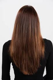 Ai capelli chiari, il balayage sui capelli castani è perfetto, . Vista Posteriore Di Capelli Lunghi Lisci Appena Tagliati Con Riflessi Su Un Modello Giovane E Sottile Parrucchiere Qualita Prodotti Per La Cura Dei Capelli Concetto Colorazione Capelli Sani Stock Photo 360301754