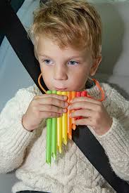 20 Idees D Instruments De Musique Realises A La Maison Pour Amuser Les Enfants Instruments De Musique Maison Bricolage Instrument De Musique Instrument De Musique