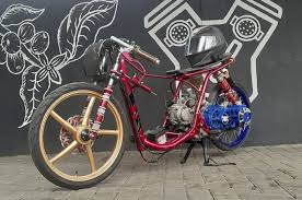 Per pulley sekunder bisa diganti dengan milik yamaha xeon yang lebih panjang. Modifikasi Yamaha Mio Ala Motor Drag Ini Pede Ditopang Kaki Kaki Prima Gridoto Com