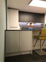 Ballerina Kuche Smart Glas In Achatweiss In Kombination Mit Ferro Schwarzgold Design Kitchen Kuche Moderndesign Modern Ballerina Kuchen Kuche Kuchenstudio