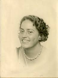 51 Women with curls Images: PICRYL