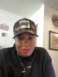 Elsie Pinckney's Instagram, Twitter & Facebook