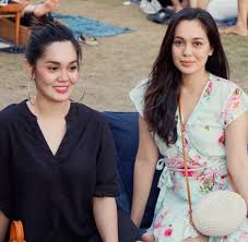 People who liked nelydia senrose's feet, also liked Foto Inilah Dia Ibu Dan Ayah Uqasha Nelydia Senrose Mana Tumpahnya Kuah Kalau Bukan Ke Nasi Patutlah Cantik Berita Steady
