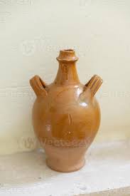 A maioria das ânforas era feita de cerâmica, embora também houvesse ânforas de metal. Anforas De Terracota Antigas Para Conter Liquidos 2715529 Foto De Stock No Vecteezy