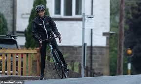 Watch cnn streaming channels featuring anderson cooper, classic larry king interviews, and feature shows covering travel, culture and global news. Love Island S Maura Higgins Looks In The Zone As She Cycles For Itv S On Yer Bike Latest Celebrity News