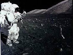 Au bout de son parcours, il pense qu'il est suivi par un homme du kgb. Il Y A 30 Ans Le Dernier Homme Sur La Lune 1jour1actu Com L Actualite A Hauteur D Enfants