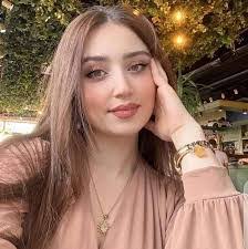 Pamela Ross's Instagram, Twitter & Facebook