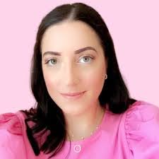 Amber Caro's Instagram, Twitter & Facebook