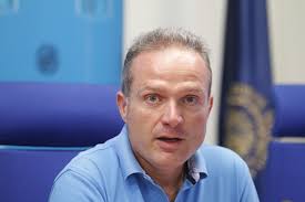 Dimite el vicerrector de la UAL, Diego Valera, con la mirada puesta en ser  candidato a rector